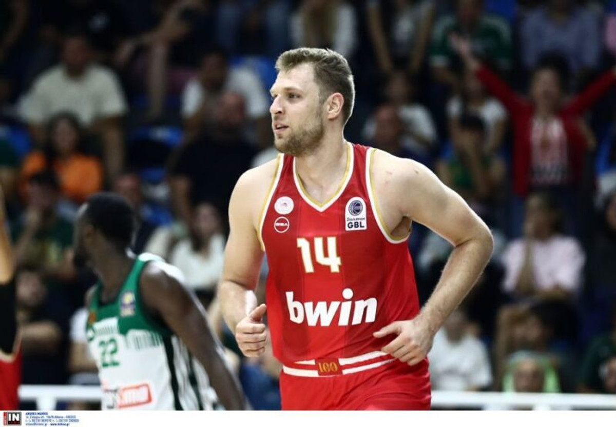 Ο Βεζένκοφ έδωσε το Super Cup στον Ολυμπιακό, 86-85 τον Παναθηναϊκό