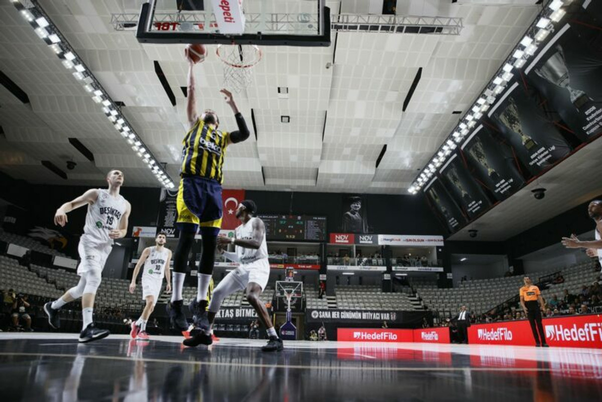 Στους τελικούς με Εφές η Φενέρμπαχτσε, 86-77 και 3-0 την Μπεσίκτας (vids)