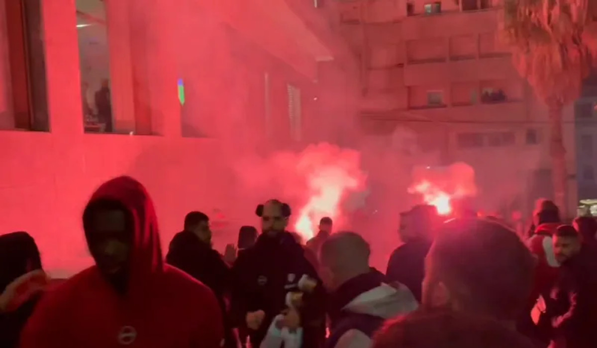 Ολυμπιακός: Η υποδοχή των φιλάθλων στο ξενοδοχείο (video)