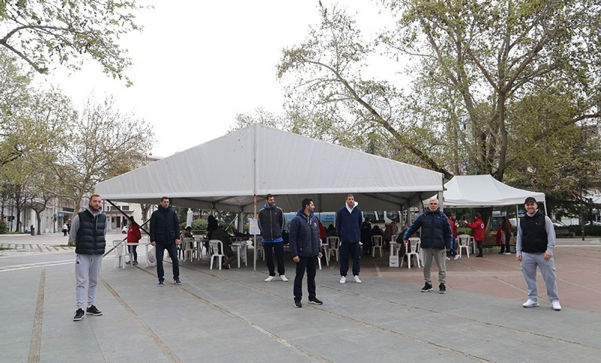 Λάρισα: Παίκτες και μέλη της ομάδας έδωσαν αίμα (pics)