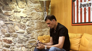 Ο Γιώργος Μπαρτζώκας στα γραφεία της bwin