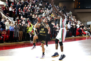 Μονακό-Ούνικς Καζάν 79-76: Ο Τζέιμς νίκησε τον Χεζόνια! (pics &amp; vid)