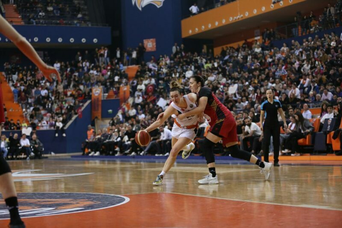 EuroLeague Γυναικών: Φενέρ-Μερσίν και USK Πράγας-Βιλνέβ απόψε στο Final-4 (live streams)