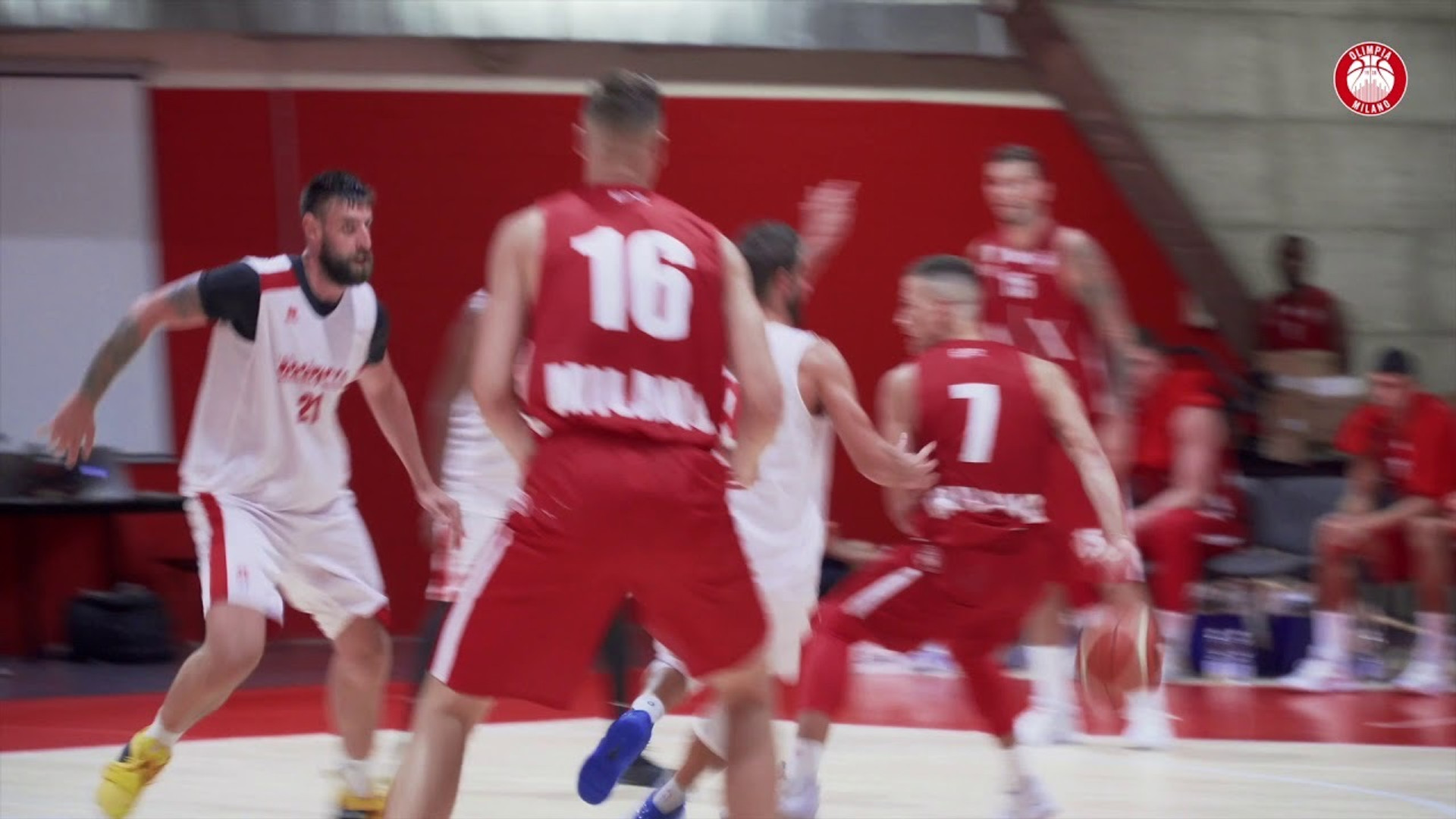 Ο Μάικ Τζέιμς πήρε ήδη το &quot;όπλο&quot; του στην Αρμάνι