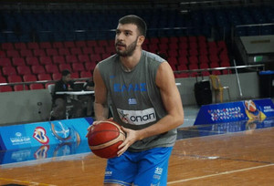 Ρογκαβόπουλος: &quot;Αν είμαστε όσο σκληροί πρέπει, θα προκριθούμε&quot; (vid)