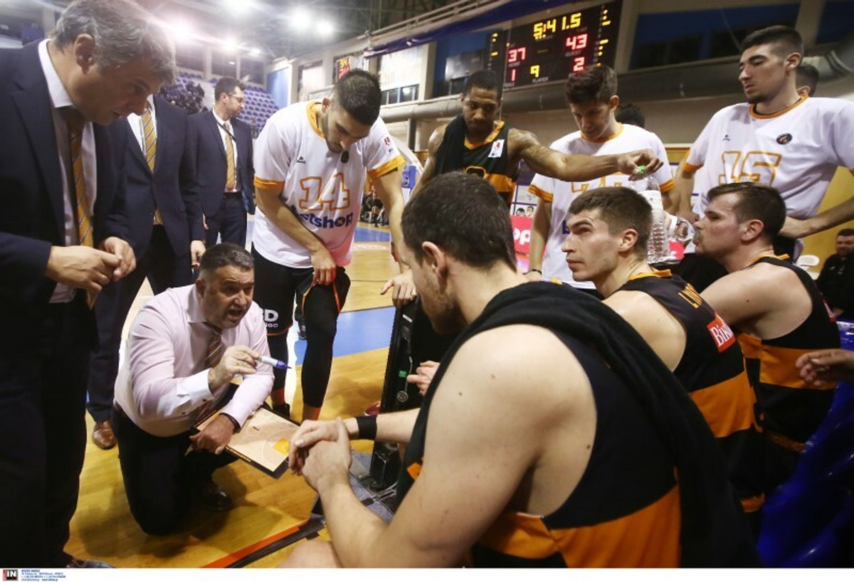 Γιατράς: &quot;Δεν μπορούμε να συνεχίσουμε έτσι&quot; - Κουταλιανός: &quot;Δεν πρέπει να κλαίμε&quot;