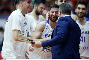 Τα highlights της Εθνικής και το τρίποντο του Γκίκα από το κέντρο! (vids)