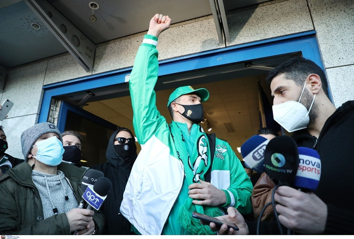 Αποθέωση του Μάριο Χεζόνια στην άφιξή του στην Αθήνα (gallery)