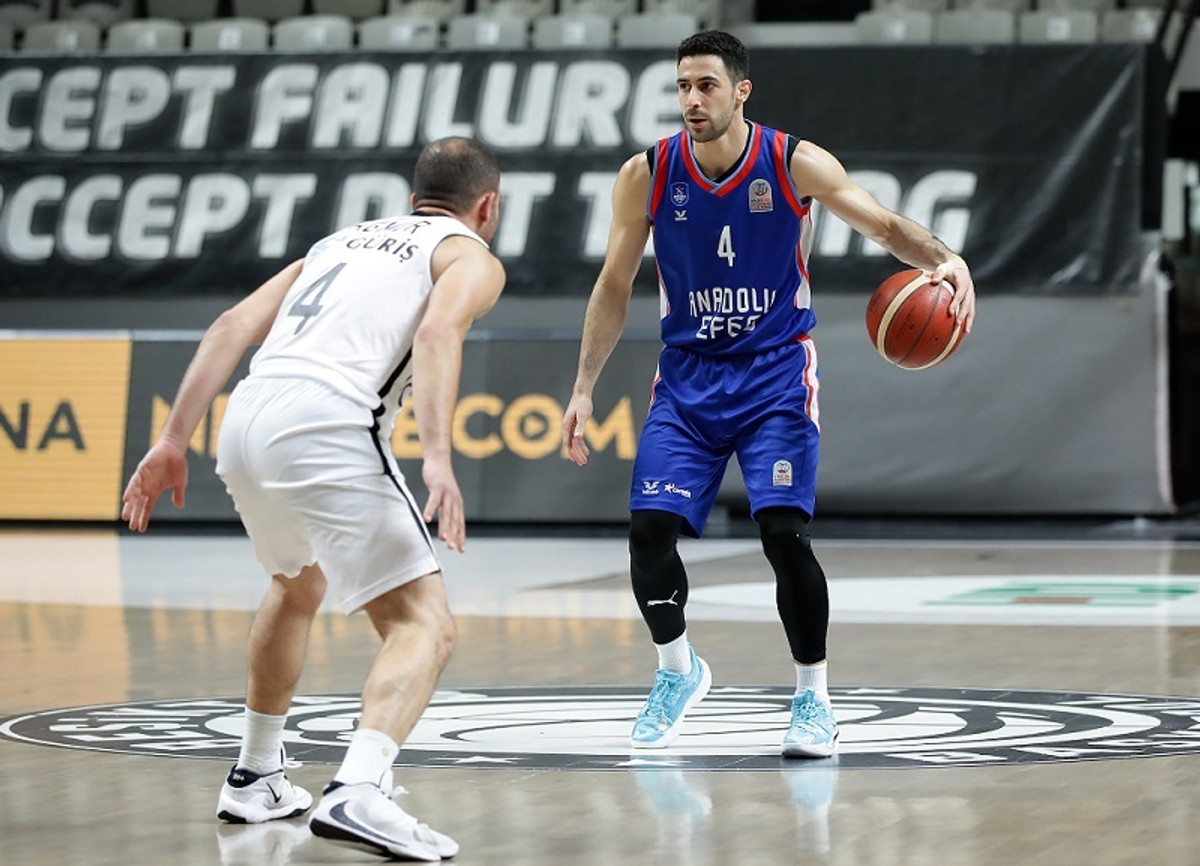 Εφές: &quot;Σκούπισε&quot; την Μπεσίκτας με 96-66 και πέρασε στον τελικό