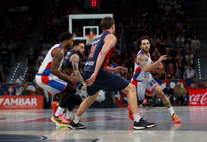 Μεγάλη νίκη η Εφές, 97-76 την Μπασκόνια και πιο κοντά στα play-in (vid)