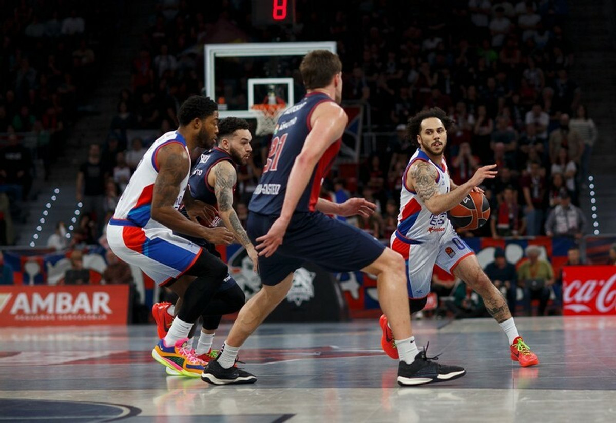 Μεγάλη νίκη η Εφές, 97-76 την Μπασκόνια και πιο κοντά στα play-in (vid)