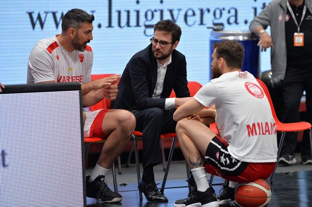 Η Αρμάνι Μιλάνο καλωσόρισε τον Λουίς Σκόλα (pics)