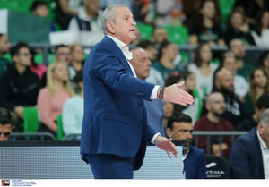 Ζούρος: &quot;Σήμερα μπήκαν μόνο οι φανέλες στο γήπεδο, περιμένουμε νέο παίκτη&quot; (vid)