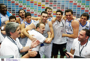 Ελλάδα-ΗΠΑ: Με την ευχή του Νίκου Ζήση 13 χρόνια μετά τη Σαϊτάμα (pic)