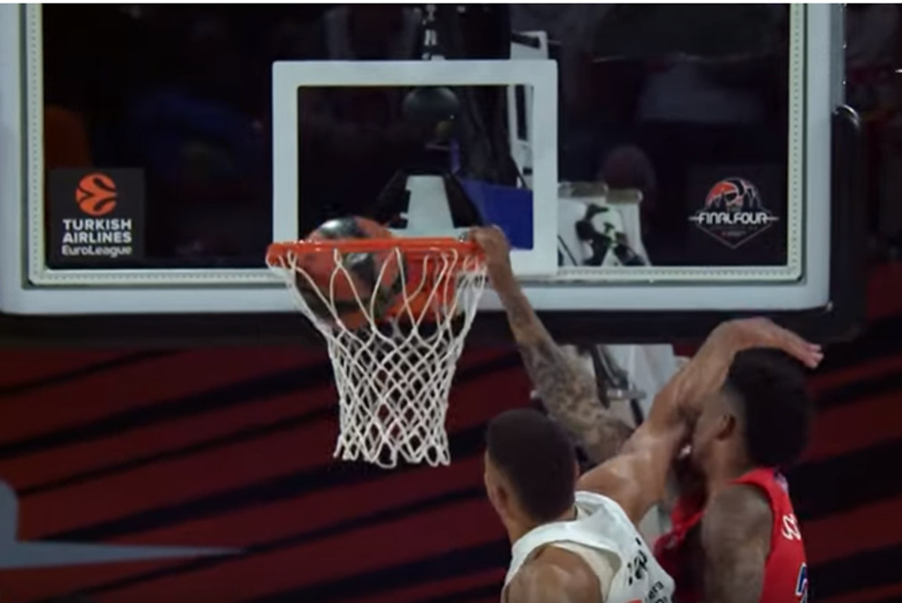 Ο MVP Κλάιμπερν έκανε το καλύτερο κάρφωμα του Final Four (video)