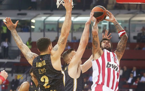 Κατώτερος των περιστάσεων ο Ολυμπιακός, έχασε 75-99 από την Αρμάνι