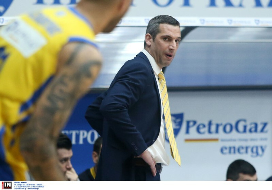 Οι φίλοι του Περιστερίου... ανέκριναν τον Νίκο Παπανικολόπουλο (vid)