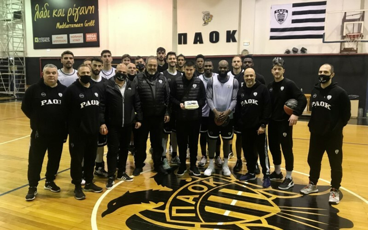 ΠΑΟΚ: Διπλή προπόνηση για Περιστέρι και τούρτα γενεθλίων στον Γιαννακίδη