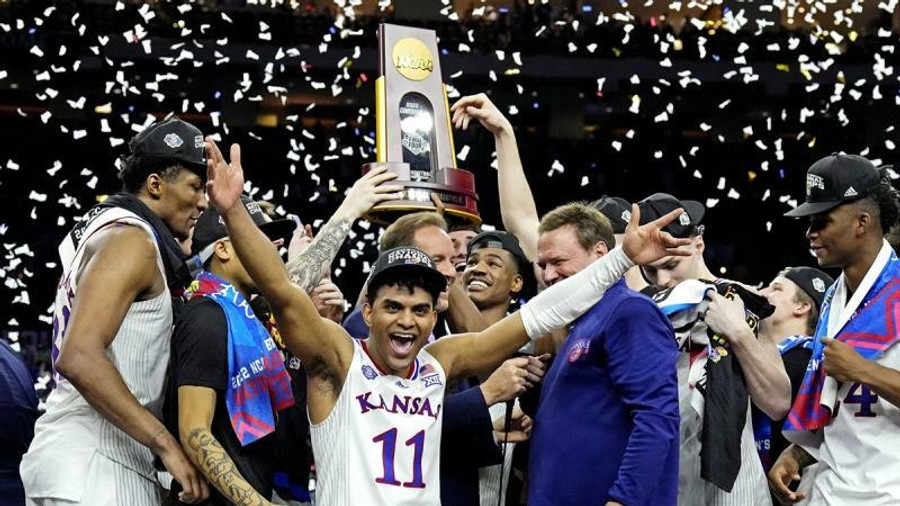 NCAA: Τέταρτος τίτλος με ιστορική ανατροπή για το Κάνσας, 72-69 το Νορθ Καρολάινα (vid)