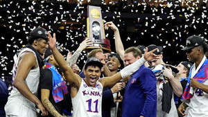 NCAA: Τέταρτος τίτλος με ιστορική ανατροπή για το Κάνσας, 72-69 το Νορθ Καρολάινα (vid)
