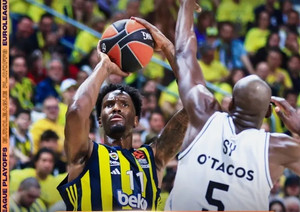 Η Φενέρμπαχτσε 89-72 την Παρί και μία νίκη μακριά από το Final-4 (vid)