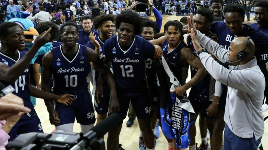 NCAA: Στο Elite-8 Σεντ Πίτερς (Νο15), Κάνσας, Νορθ Καρολάινα και Μαϊάμι!