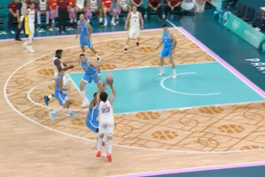 Το απίθανο buzzer beater του Γιουλ μπροστά στον Αντετοκούνμπο (vid)