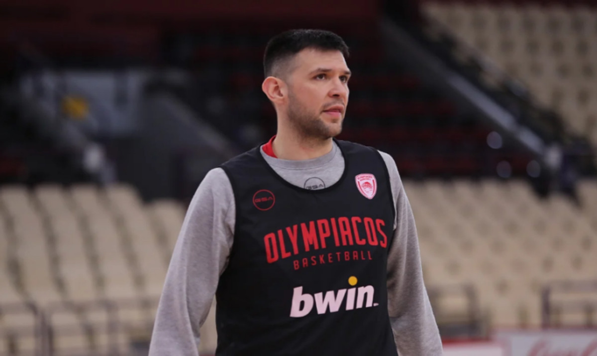 Παπανικολάου: &quot;Θέλουμε πάρα πολύ να κατακτήσουμε το Κύπελλο&quot; (vid)