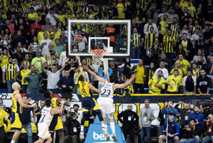 Με το νικητήριο καλάθι του Μαντάρ το Top-10 της EuroLeague (video)