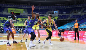 Μεγάλο διπλό της Τόφας 84-81 τη Φενέρμπαχτσε (video)