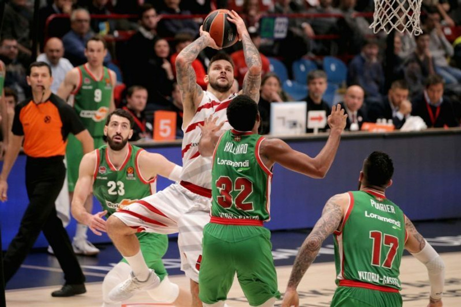 Με MVP Τζέιμς και &quot;καυτό&quot; Μίτσοβ η Αρμάνι 93-90 την Μπασκόνια (video)