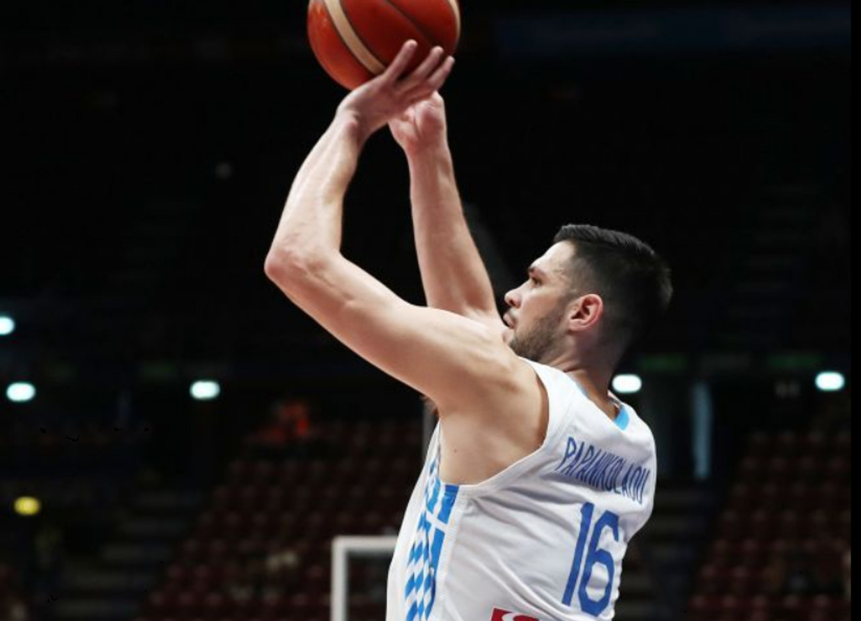 Παπανικολάου: Έχουμε γίνει λάστιχο ανάμεσα σε Euroleague-FIBA