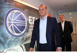 Αποχώρησαν χωρίς δήλωση οι Αγγελόπουλοι