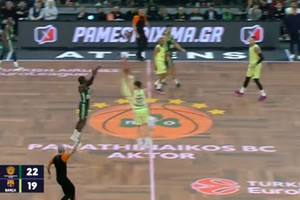 Top-10: Mε buzzer beater Ναν από το κέντρο και poster κάρφωμα του Σνάιντερ (vid)