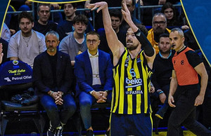&quot;Καθάρισε&quot; στο τέλος η Φενέρμπαχτσε, 90-73 την Άλμπα (vid)
