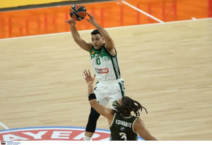 Σλούκας: &quot;Αφιερώνουμε τη νίκη στον Ματίας, όλα τα παιχνίδια θα είναι γι&#039; αυτόν&quot;