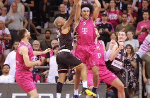 BBL: Break και στη Βόννη η απίστευτη Ουλμ, 79-73 και 1-0! (pics &amp; vids)