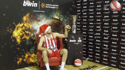 Ολυμπιακός-Bwin: Οι ευχές των ερυθρόλευκων για τα Χριστούγεννα και την Πρωτοχρονιά (video)