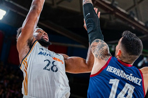 Liga Endesa: Στους τελικούς με &quot;σκούπα&quot; η Ρεάλ, 95-92 την Μπαρτσελόνα (vid)
