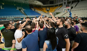Οπαδοί του Παναθηναϊκού στην τελευταία προπόνηση