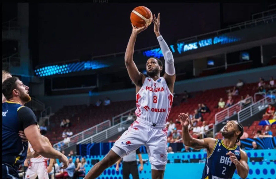 Ξανά στους "8" η Πολωνία 80-72 τη Βοσνία με Λόιντ-Πονίτκα