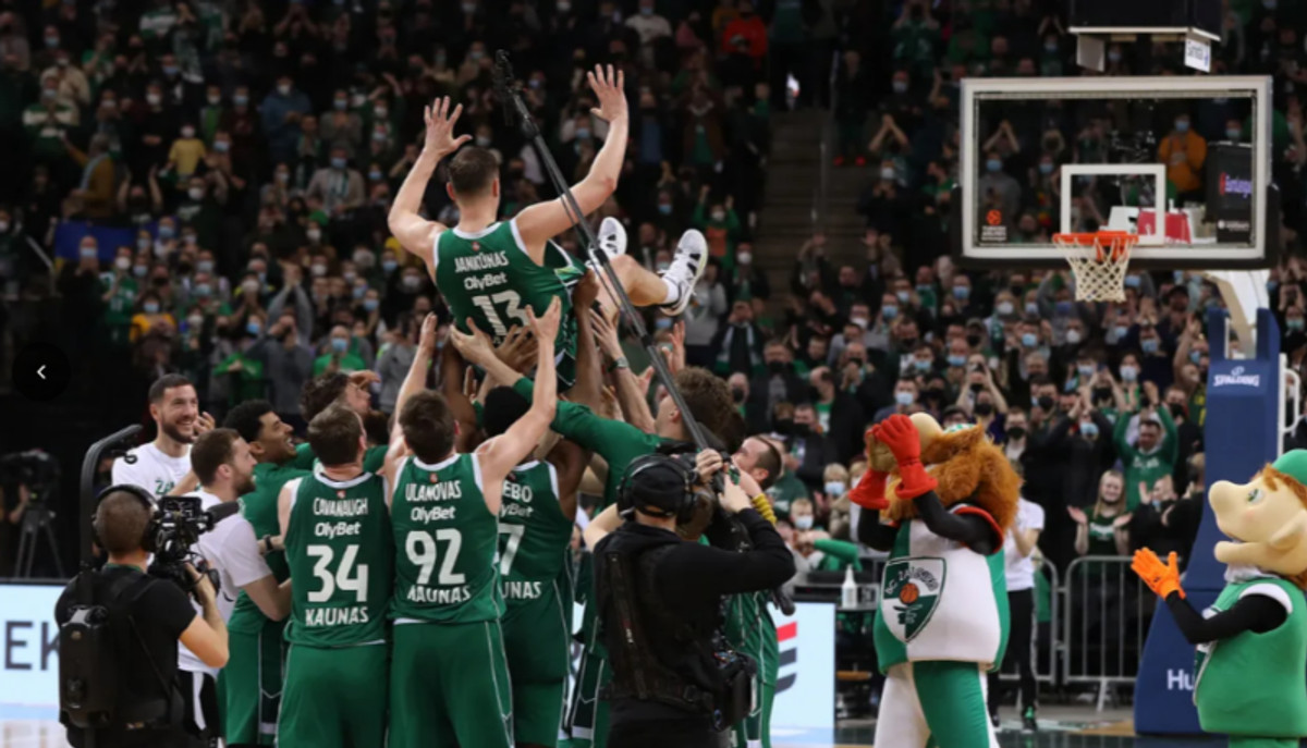 To &quot;παραμυθένιο&quot; φινάλε του Γιανκούνας στη EuroLeague (vid)