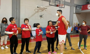 Ολυμπιακός-One Team: Ο… απρόσμενος επισκέπτης Κώστας Παπανικολάου! (pics)