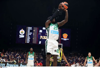 Παναθηναϊκός-Φενέρμπαχτσε: Το buzzer του Ναν πριν από το ημίχρονο (vid)