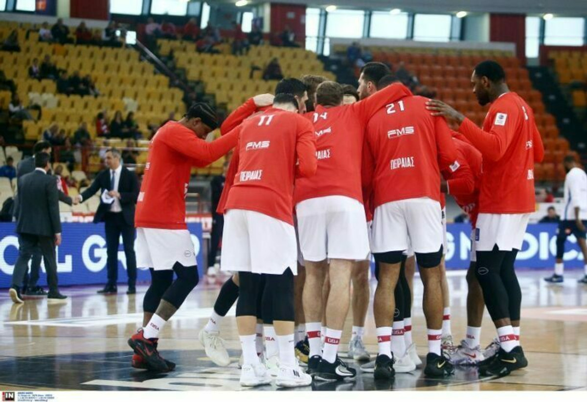Ολυμπιακός: Η είσοδος και το &quot;ζντο&quot; με τα παιδιά από το &quot;Τζάμπολ Αγάπης&quot; (video)