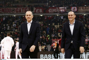 Ολυμπιακός: Υποδοχή τη νύχτα στο ΣΕΦ από Αγγελόπουλους και κόσμο