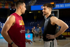 Μπαρτσελόνα-Παναθηναϊκός: Η συνάντηση των αδελφών Ερνανγκόμεθ πριν το τζάμπολ (vid &amp; pics)