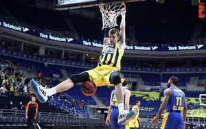 Φενέρμπαχτσε - Μακάμπι Τελ Αβίβ 82-75: Επτά σερί νίκες και συνεχίζουν οι Τούρκοι (vid)