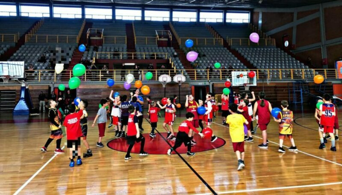 Mini Basketball, αλλά… Maxi αγάπη για το μπάσκετ στην Πετρούπολη (pics)