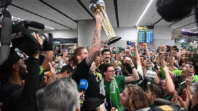 Copa Del Rey: Η αποθέωση της Κυπελλούχου Μάλαγα στην επιστροφή της (video)